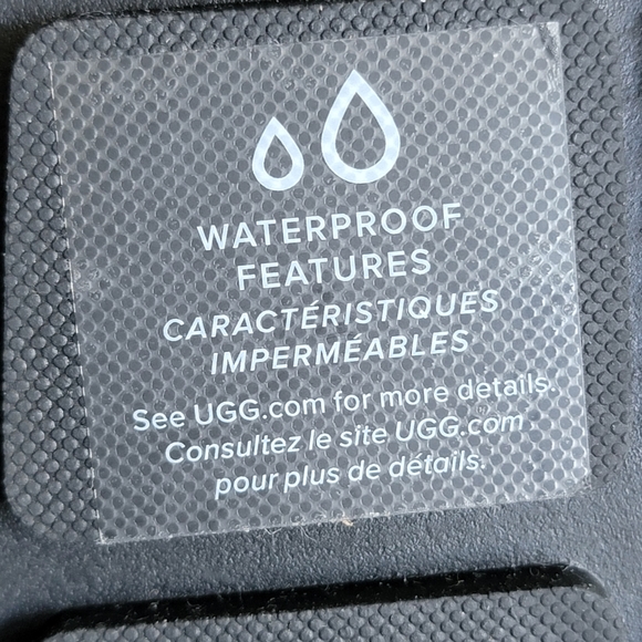 UGG Ashton Short Waterproof Boot - Picture 9 of 10